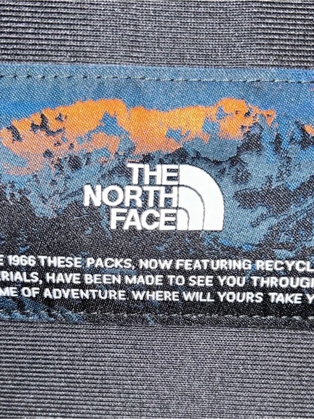 The North Face Women’s Recon Backpack Flexvent Hiking In Cedar/Lava Red NWT